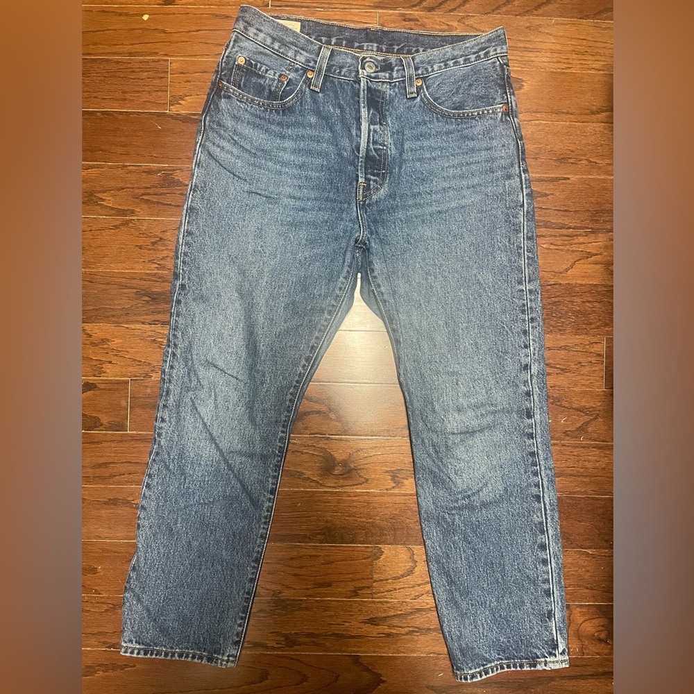 Size 28 Levi’s jeans. No stretch